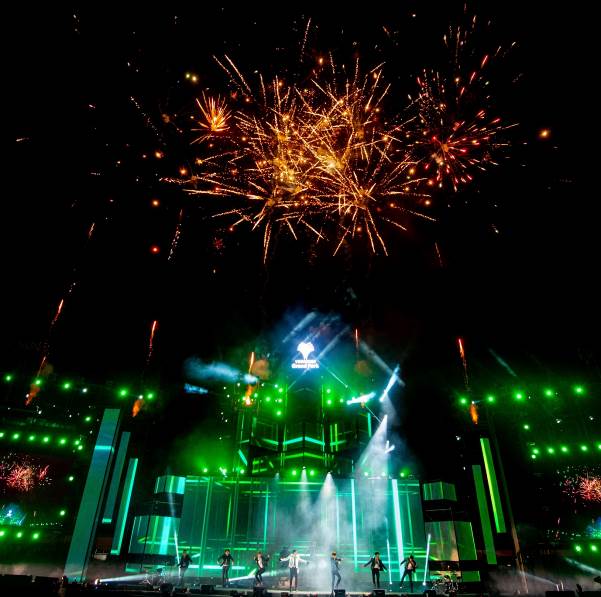 Cuối tuần bùng nổ tại Đại nhạc hội Vinhomes Grand Park - Ảnh 1.
