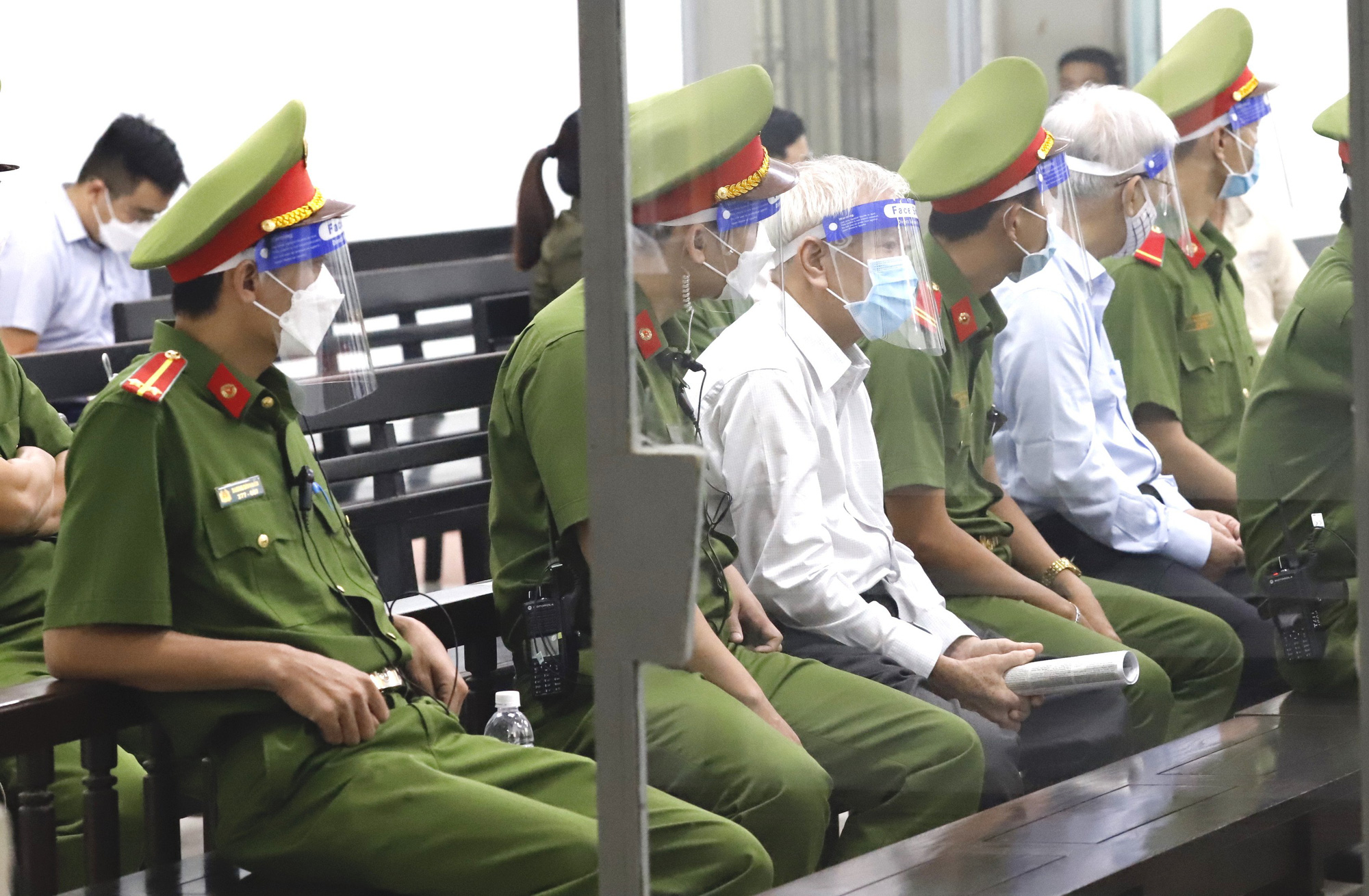 Cựu Chủ tịch Khánh Hòa Nguyễn Chiến Thắng khai gì tại phiên tòa?  - Ảnh 2.