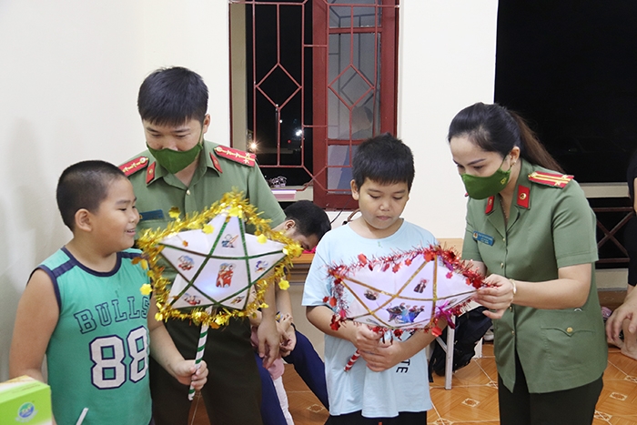 con-nuoi-cong-an-1.jpg