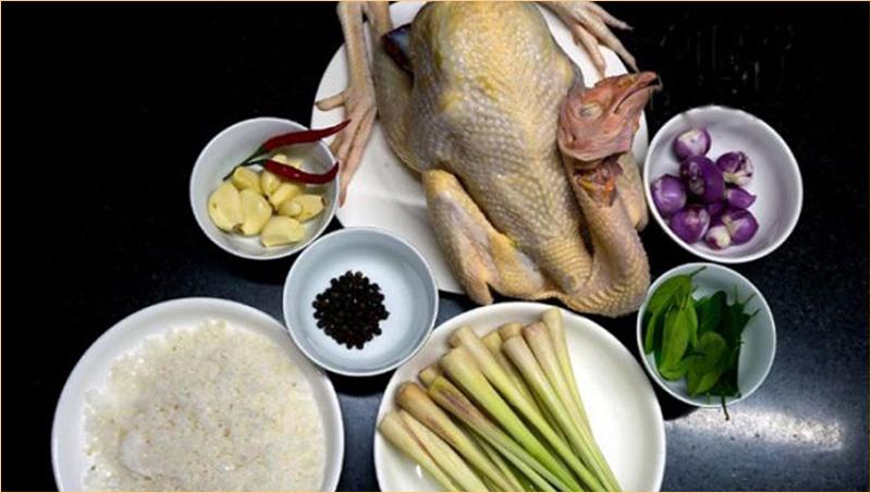 4 cách làm gà rang muối ngon khó cưỡng, mẹ đảm hãy học ngay - Ảnh 1.