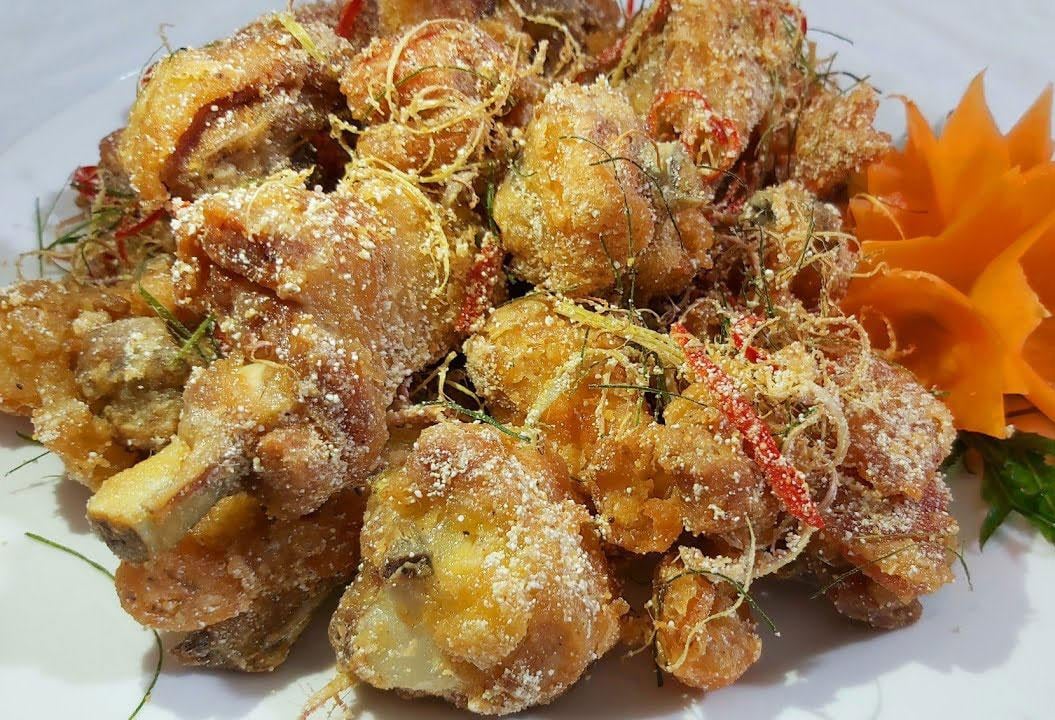 4 cách làm gà rang muối ngon khó cưỡng, mẹ đảm hãy học ngay - Ảnh 9.