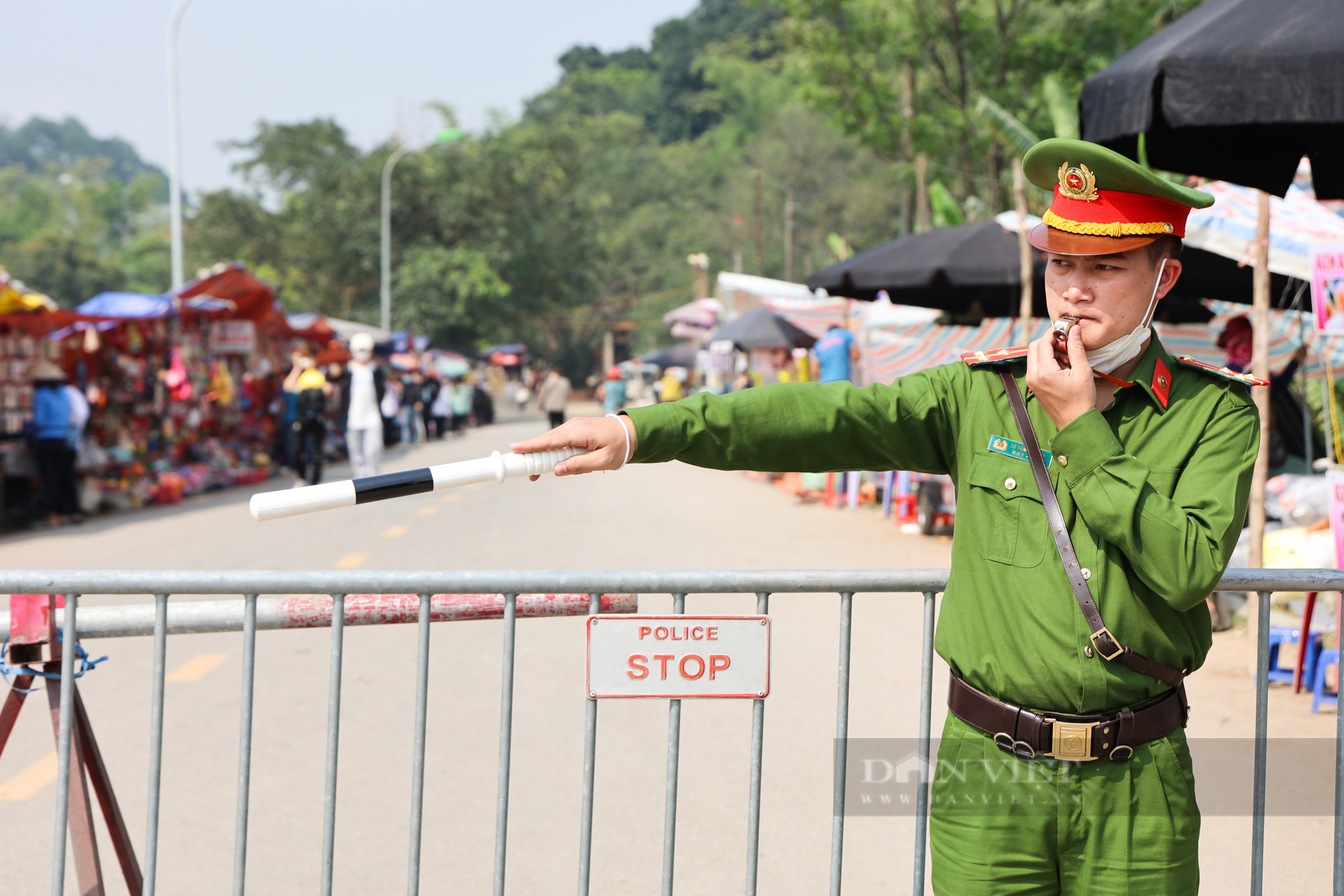 Hình ảnh vắng vẻ trong những ngày diễn ra lễ hội chùa Tây Phương năm 2022 - Ảnh 3.