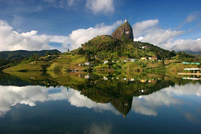 Top 10 tảng đá khủng nhất thế giới - Ảnh 7.