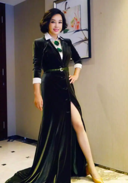 &quot;Võ Tắc Thiên&quot; Lưu Hiểu Khánh ở biệt thự hơn 2 nghìn tỷ đồng, chi 7 tỷ đồng làm đẹp - Ảnh 4.