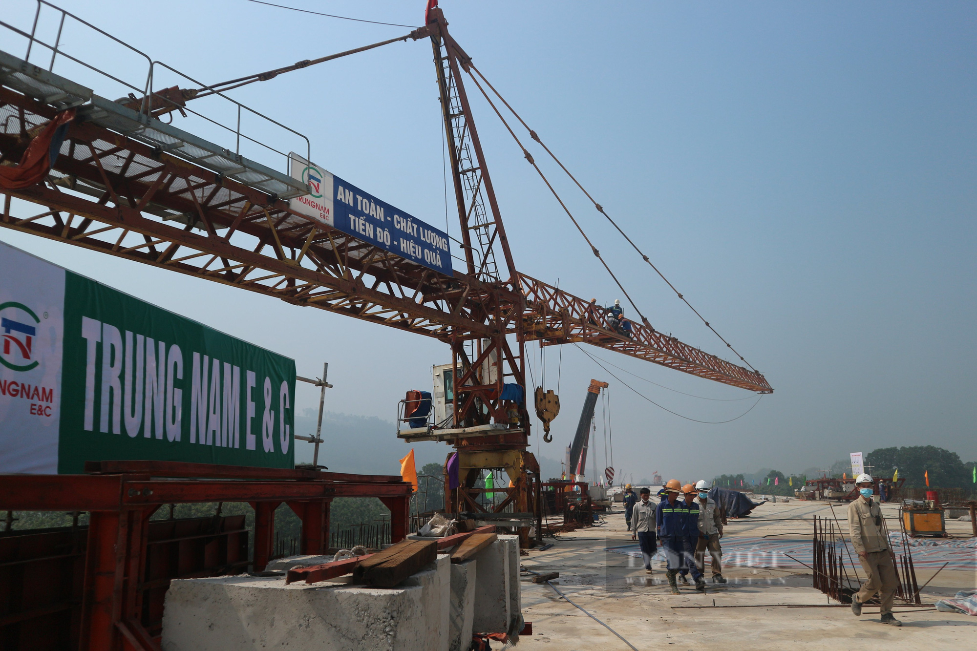 Hợp long nhịp chính cầu núi Đọ trên cao tốc Bắc Nam đoạn Mai Sơn - QL45. - Ảnh 7.