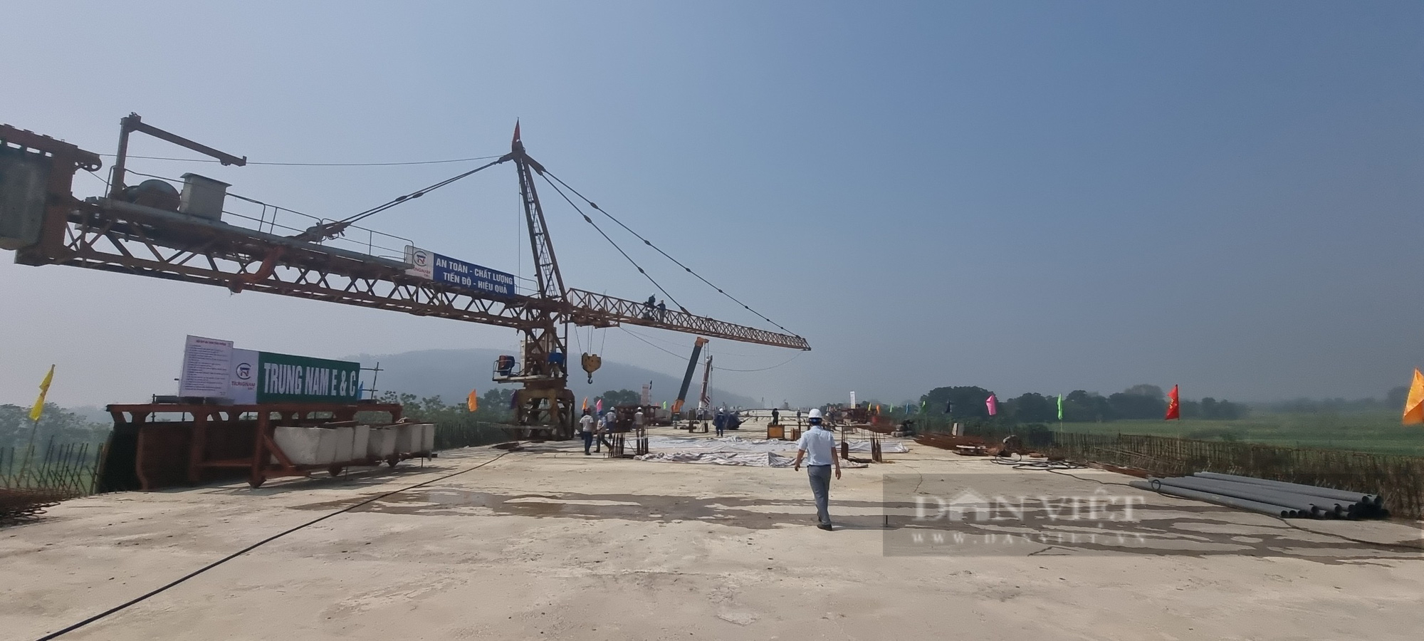 Hợp long nhịp chính cầu núi Đọ trên cao tốc Bắc Nam đoạn Mai Sơn - QL45. - Ảnh 3.