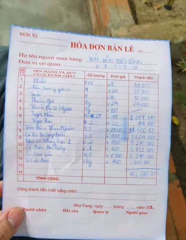 Vụ ăn hải sản hết trên 42 triệu đồng ở Nha Trang: Sẽ mời người tố cáo &quot;chặt chém&quot; làm việc - Ảnh 1.