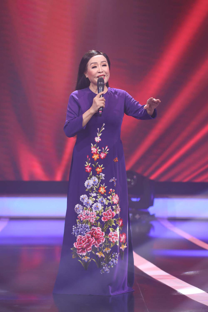 NSND Thu Hiền: “Nhiều lần hát trong nghĩa trang liệt sĩ, tôi cảm giác ai đó đang nắm lấy tay mình” - Ảnh 4.