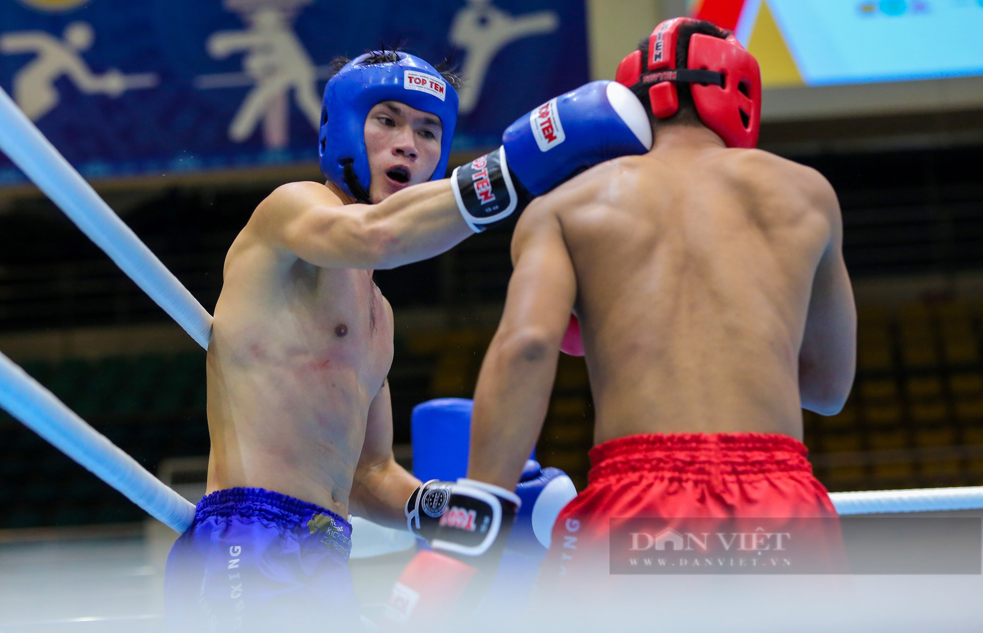 Clip: 3 lần &quot;khuỵ gối&quot; của đối thủ trước tuyển thủ Kickboxing của Việt Nam tại SEA Games 31 - Ảnh 7.