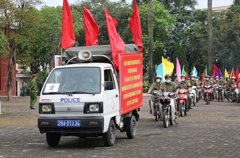 Hoàng Mai đặt mục tiêu không để xảy ra vi phạm về trật tự an toàn giao thông, trật tự đô thị gây bức xúc - Ảnh 1.
