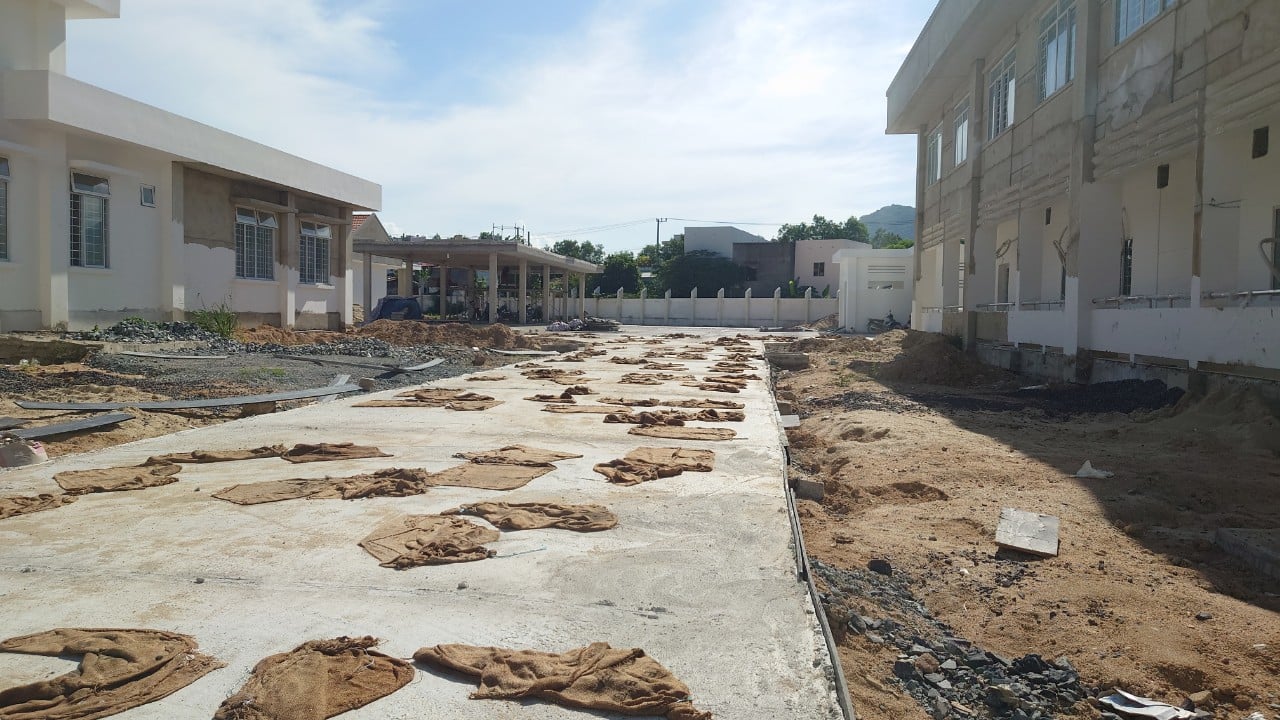 Công trình Bệnh viện Ung bướu Khánh Hòa trên 560 tỷ đồng vẫn còn dang dở? - Ảnh 3. Công trình Bệnh viện Ung bướu Khánh Hòa trên 560 tỷ đồng vẫn còn dang dở? - Ảnh 3.