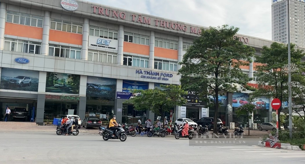 Hà Thành Ford: Đặt cọc trở nên vô nghĩa khi khách hàng không mua “lạc”, Ford Explorer chênh cao nhất 250 triệu đồng - Ảnh 1.