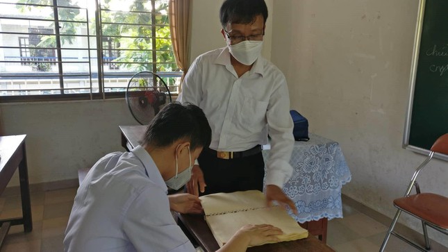 Cận cảnh mô hình nổi dạy môn Sử độc đáo của thầy giáo khiếm thị - Ảnh 11.