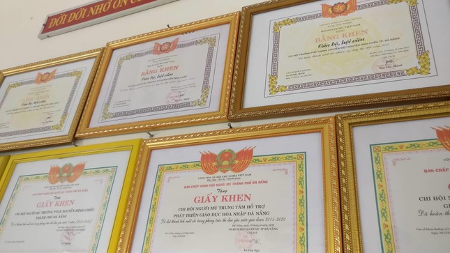 Cận cảnh mô hình nổi dạy môn Sử độc đáo của thầy giáo khiếm thị - Ảnh 12.
