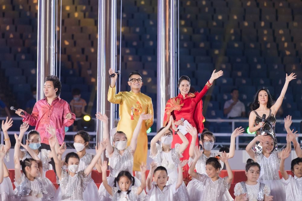 MC Đức Bảo: &quot;Trái tim tôi nghẹn lại vì tự hào khi được dẫn dắt lễ khai mạc SEA Games 31&quot; - Ảnh 4.