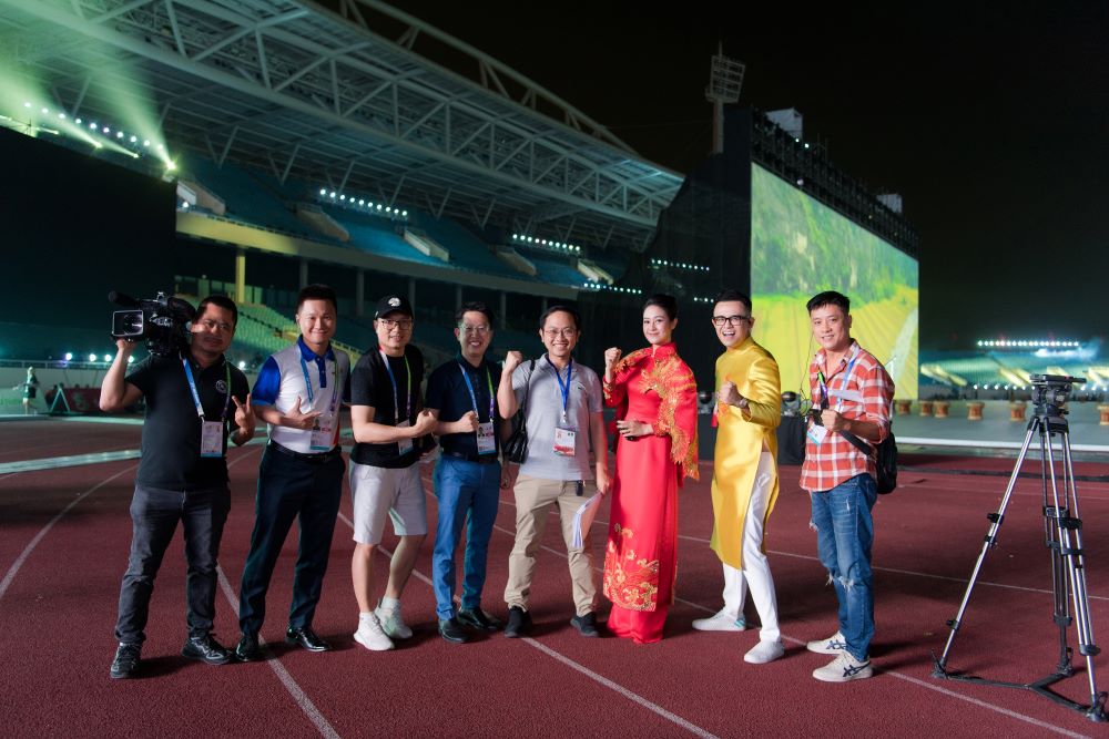 MC Đức Bảo: &quot;Trái tim tôi nghẹn lại vì tự hào khi được dẫn dắt lễ khai mạc SEA Games 31&quot; - Ảnh 5.