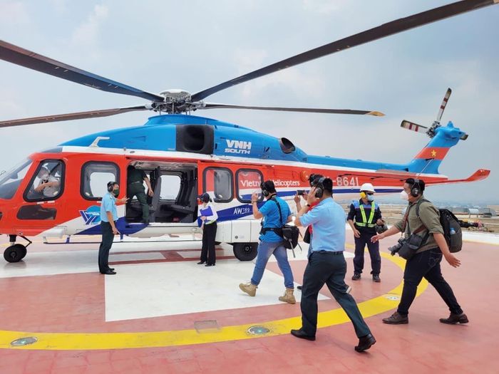 Đề xuất cấp phép tour du lịch bằng trực thăng &quot;Ngắm TP.HCM từ trên cao&quot; - Ảnh 1.