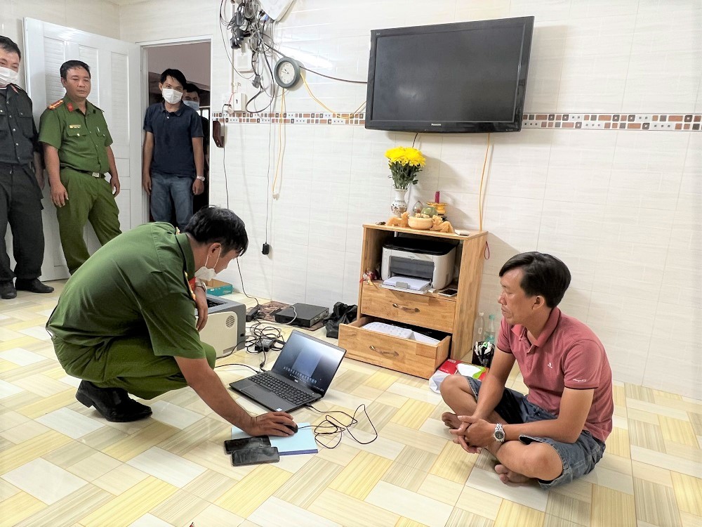 Công an An Giang điều động gần 250 cán bộ, chiến sĩ triệt phá đường dây đánh bạc liên tỉnh - Ảnh 1.