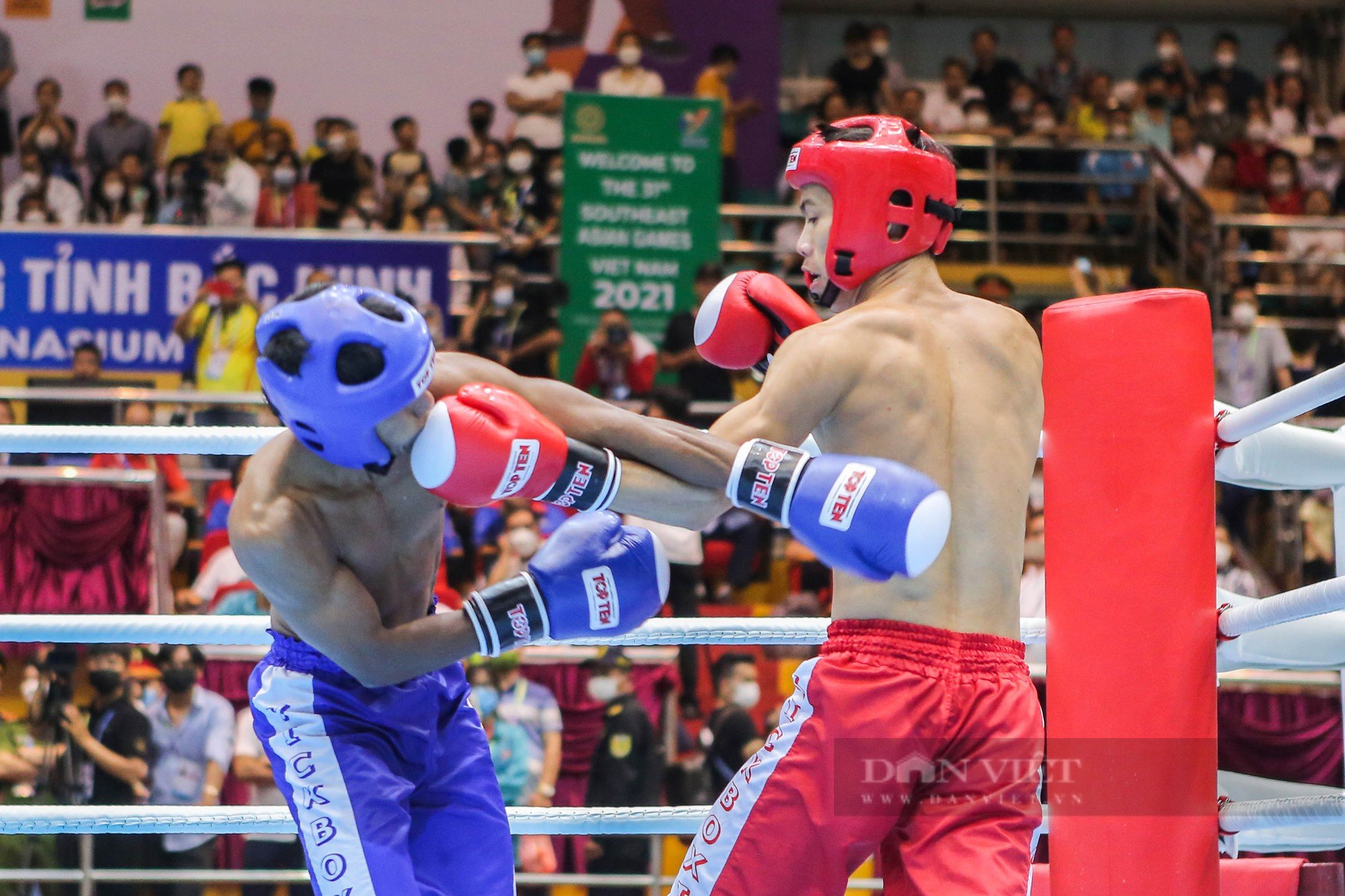 Clip: Huỳnh Anh Tuấn nói gì sau khi tiếp tục bảo vệ chức vô địch Kickboxing tại SEA games 31 - Ảnh 4.