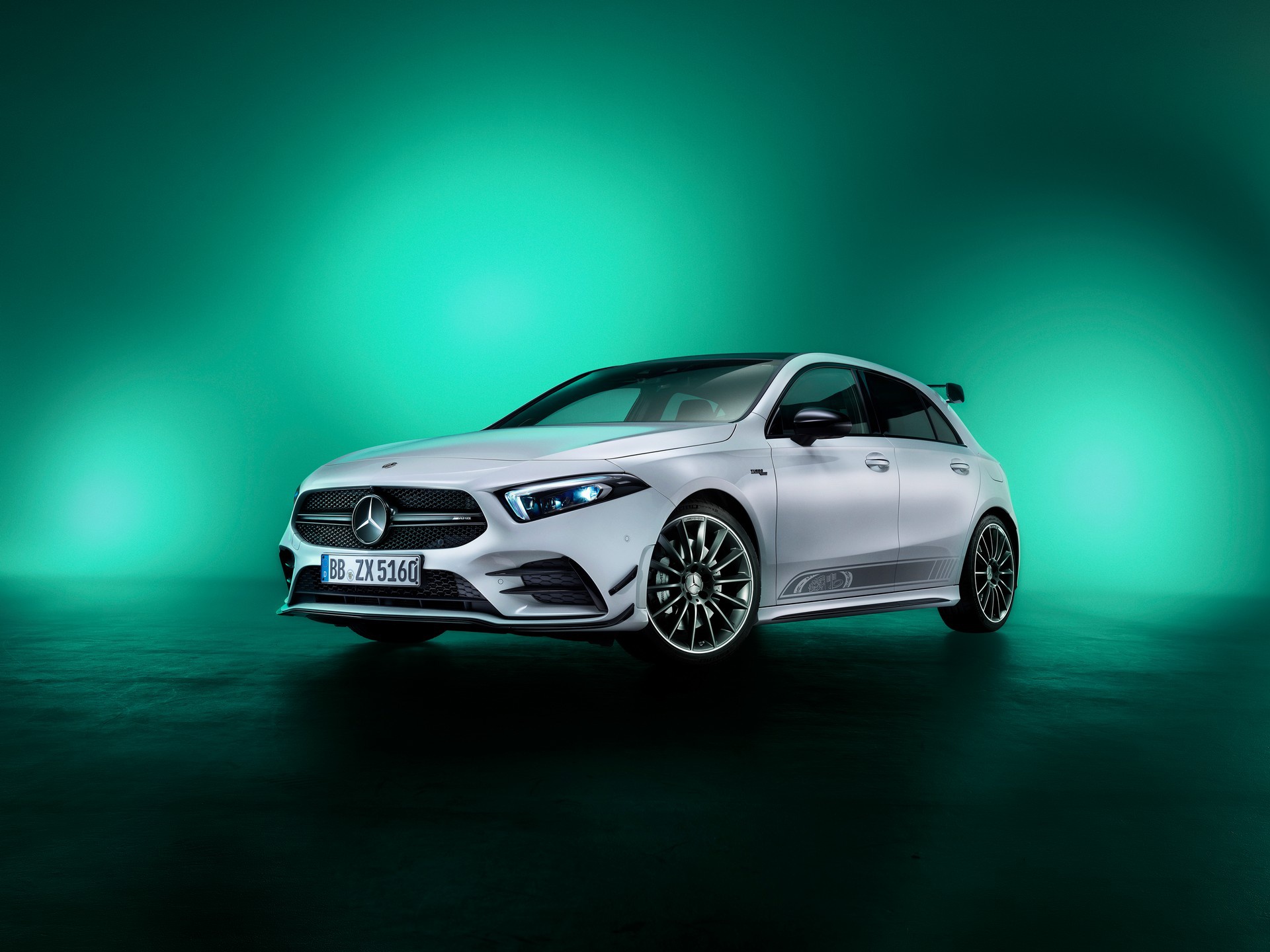 Bộ sưu tập kỷ niệm 55 năm thành lập Mercedes-AMG - Ảnh 2. Bộ sưu tập kỷ niệm 55 năm thành lập Mercedes-AMG - Ảnh 2.