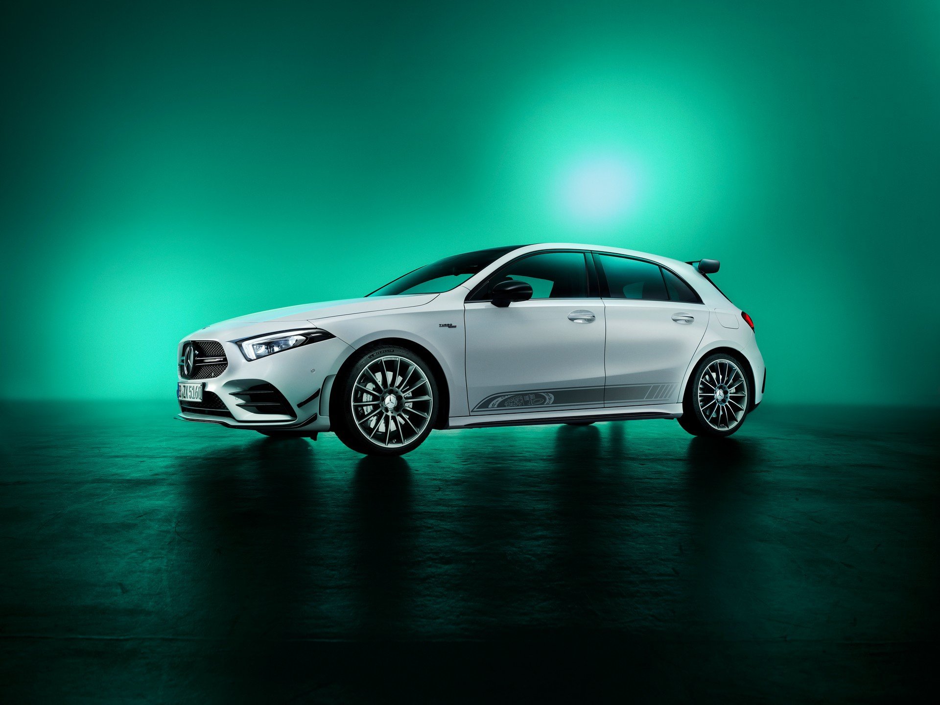 Bộ sưu tập kỷ niệm 55 năm thành lập Mercedes-AMG - Ảnh 9. Bộ sưu tập kỷ niệm 55 năm thành lập Mercedes-AMG - Ảnh 9.
