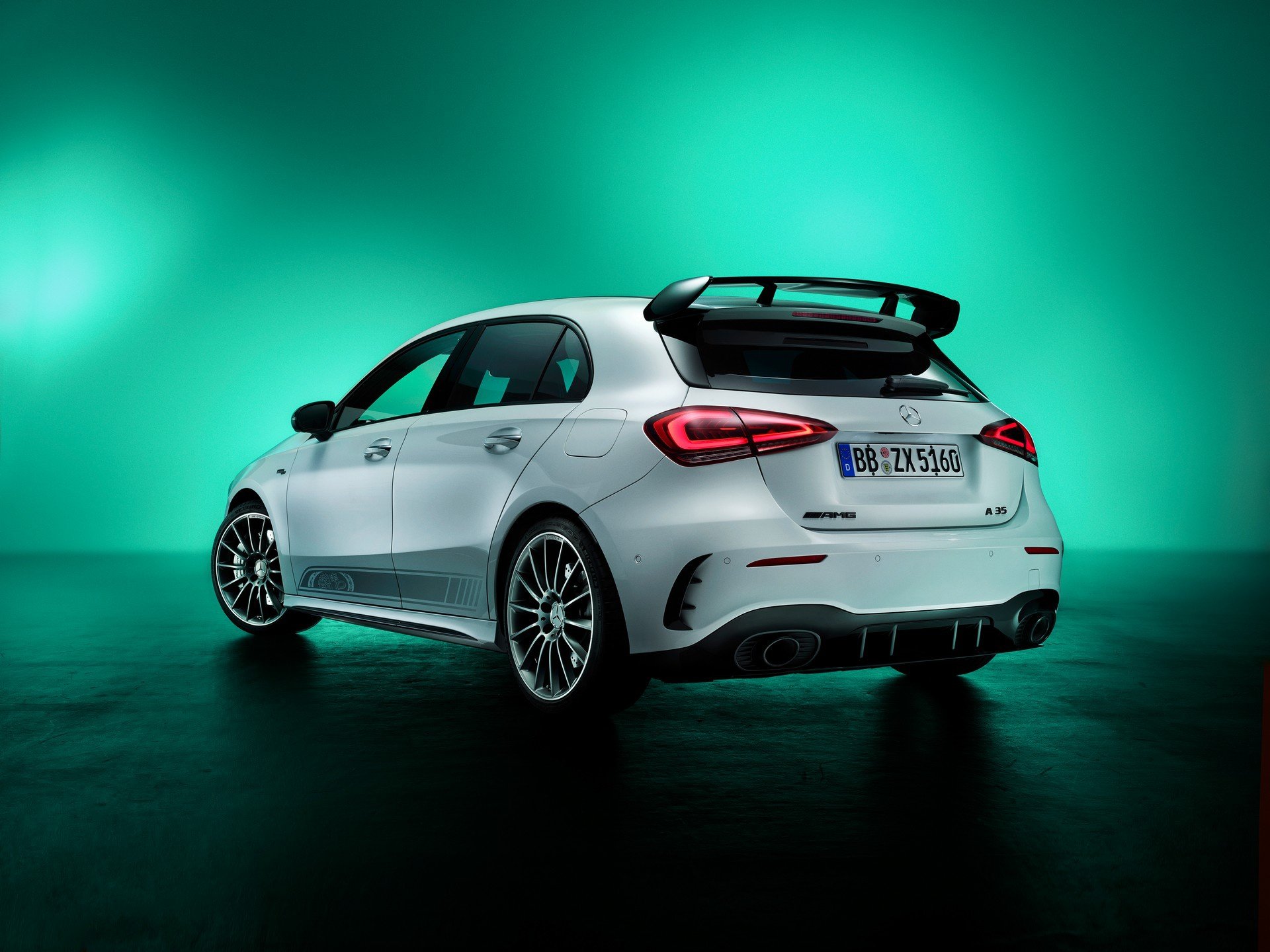 Bộ sưu tập kỷ niệm 55 năm thành lập Mercedes-AMG - Ảnh 5. Bộ sưu tập kỷ niệm 55 năm thành lập Mercedes-AMG - Ảnh 5.