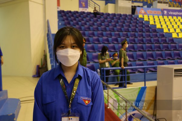 Tình nguyện viên SEA Games 31 tiết lộ khoảnh khắc &quot;cháy hết mình&quot; cổ vũ đoàn thể thao nước nhà - Ảnh 1.