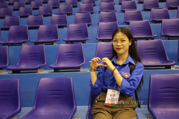 Tình nguyện viên SEA Games 31 tiết lộ khoảnh khắc &quot;cháy hết mình&quot; cổ vũ đoàn thể thao nước nhà - Ảnh 3.