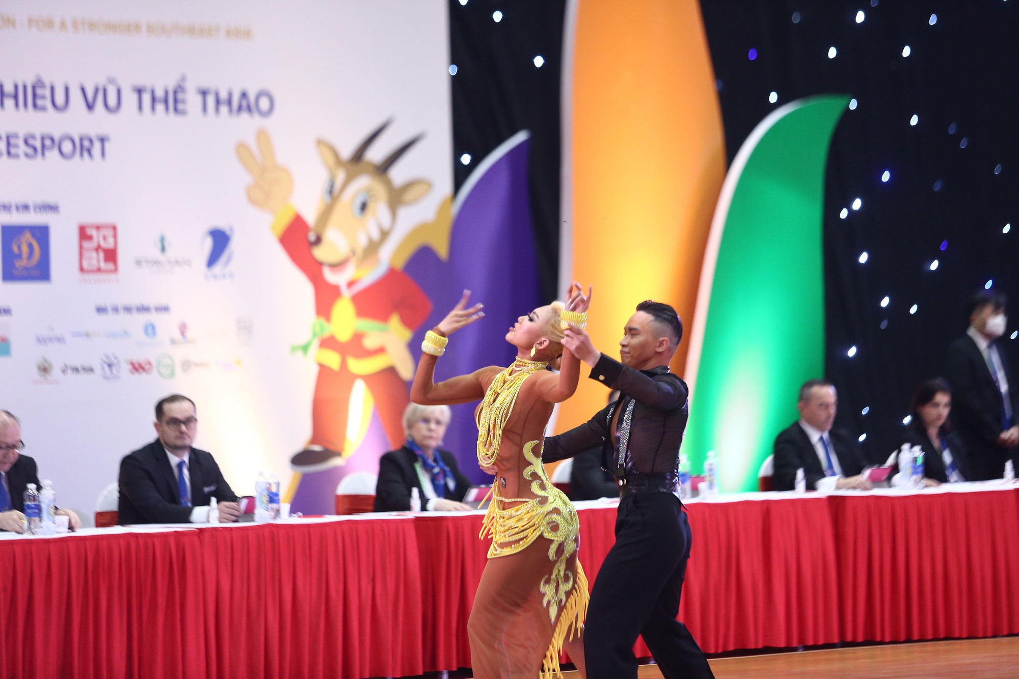 Bảng tổng sắp huy chương SEA Games 31 ngày 15/5: Nguyễn Thị Oanh phá kỷ lục, giành HCV - Ảnh 3.