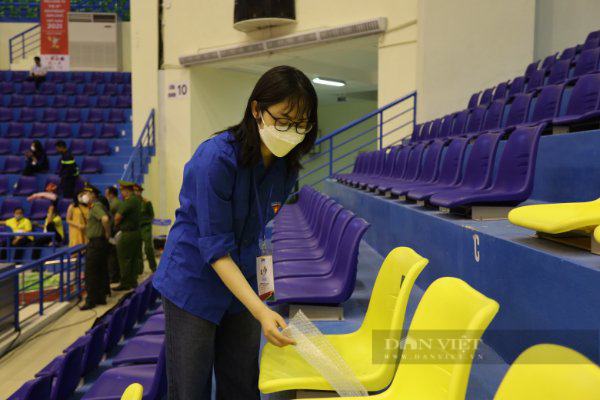 Tình nguyện viên SEA Games 31 tiết lộ khoảnh khắc &quot;cháy hết mình&quot; cổ vũ đoàn thể thao nước nhà - Ảnh 6.