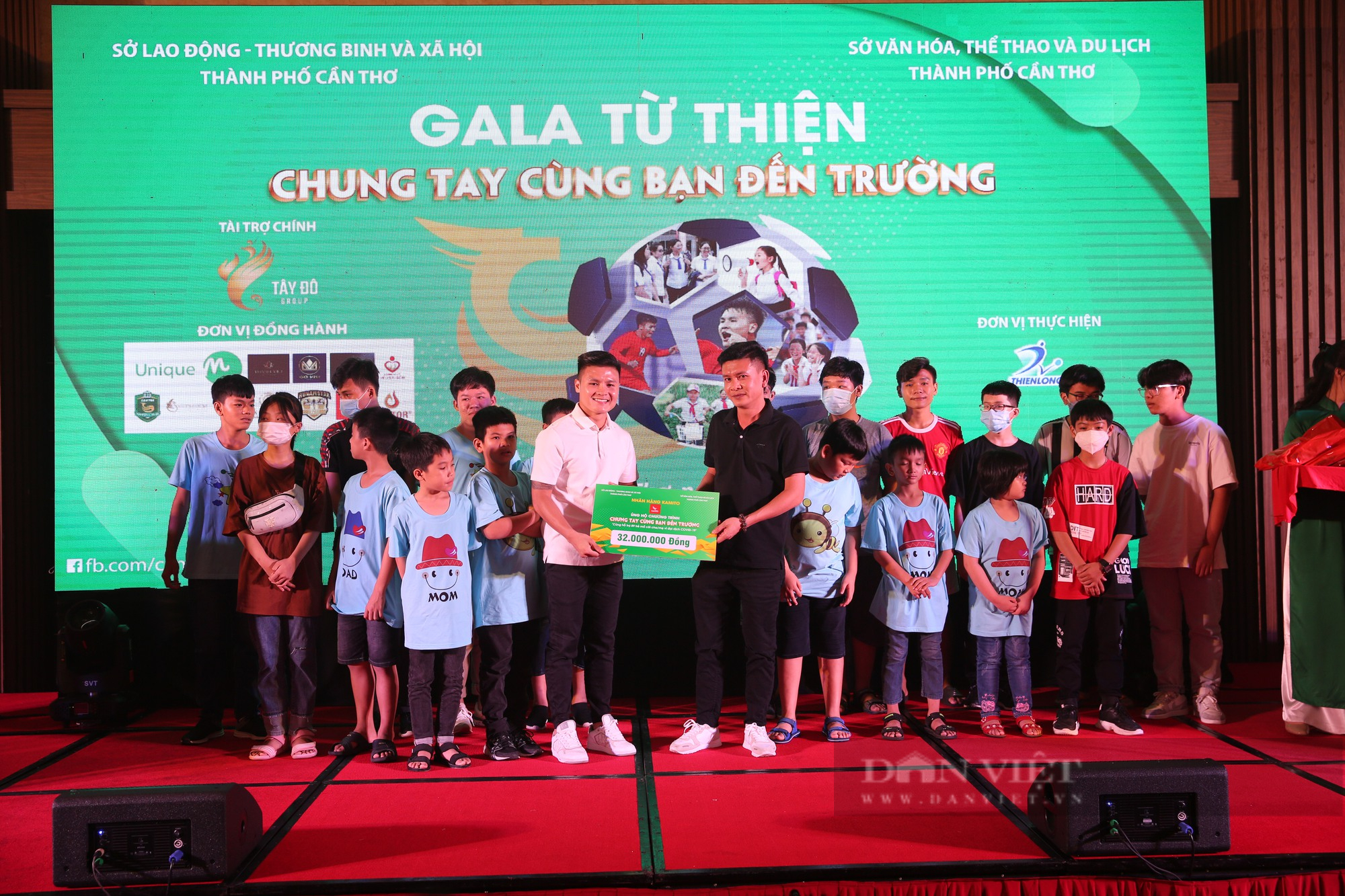 Bạn gái tin đồn lặng lẽ cổ vũ Quang Hải khoác áo Cần Thơ thi đấu - Ảnh 10.