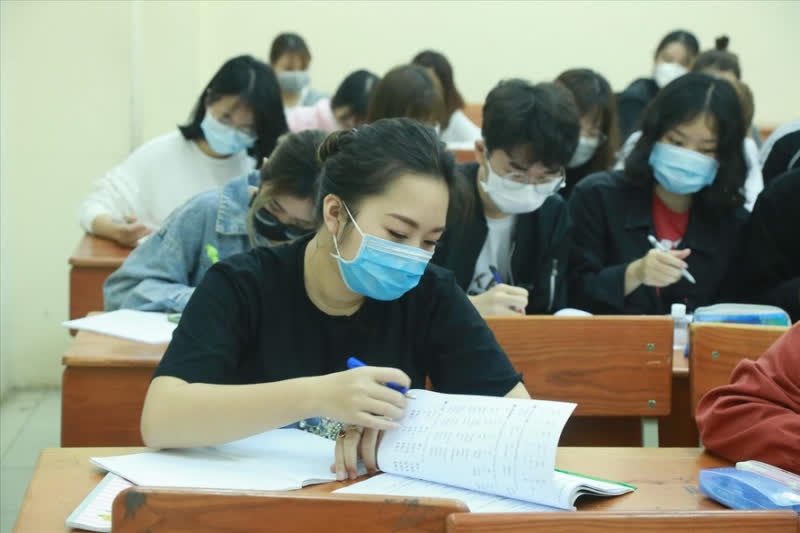 Học phí đại học tăng mạnh: Có thể tác động tiêu cực đến người học - Ảnh 1.