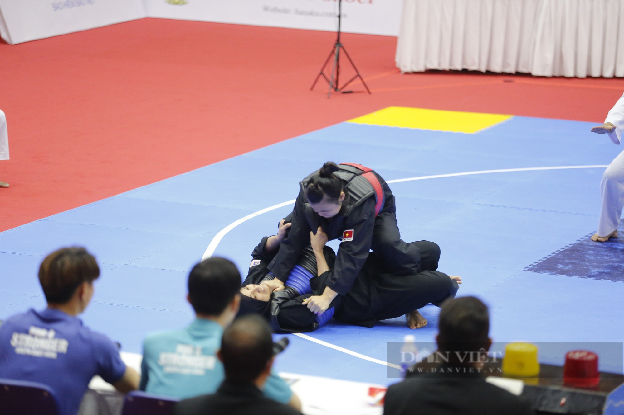 Võ sĩ người Thái Quàng Thị Thu Nghĩa: Từ nhảy cao tới tấm HCV pencak silat  - Ảnh 2.