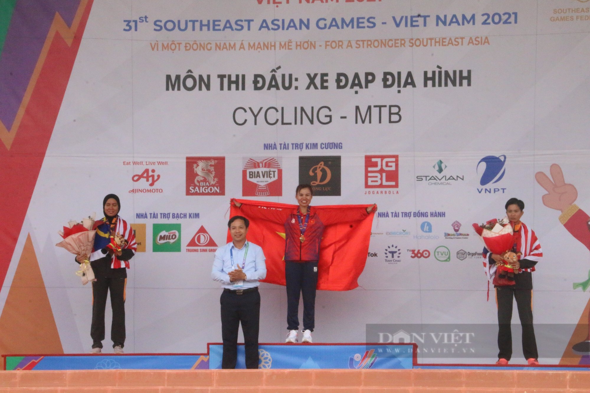 Bảng tổng sắp huy chương SEA Games 31 ngày 16/5: &quot;Ngọc nữ&quot; Châu Tuyết Vân đoạt HCV - Ảnh 1.