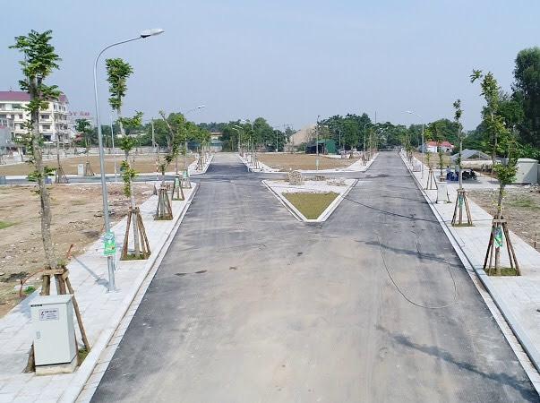 Nhiều nhà đầu tư lướt sóng non kinh nghiệm dễ bị nhóm &quot;cò dởm&quot; lừa.