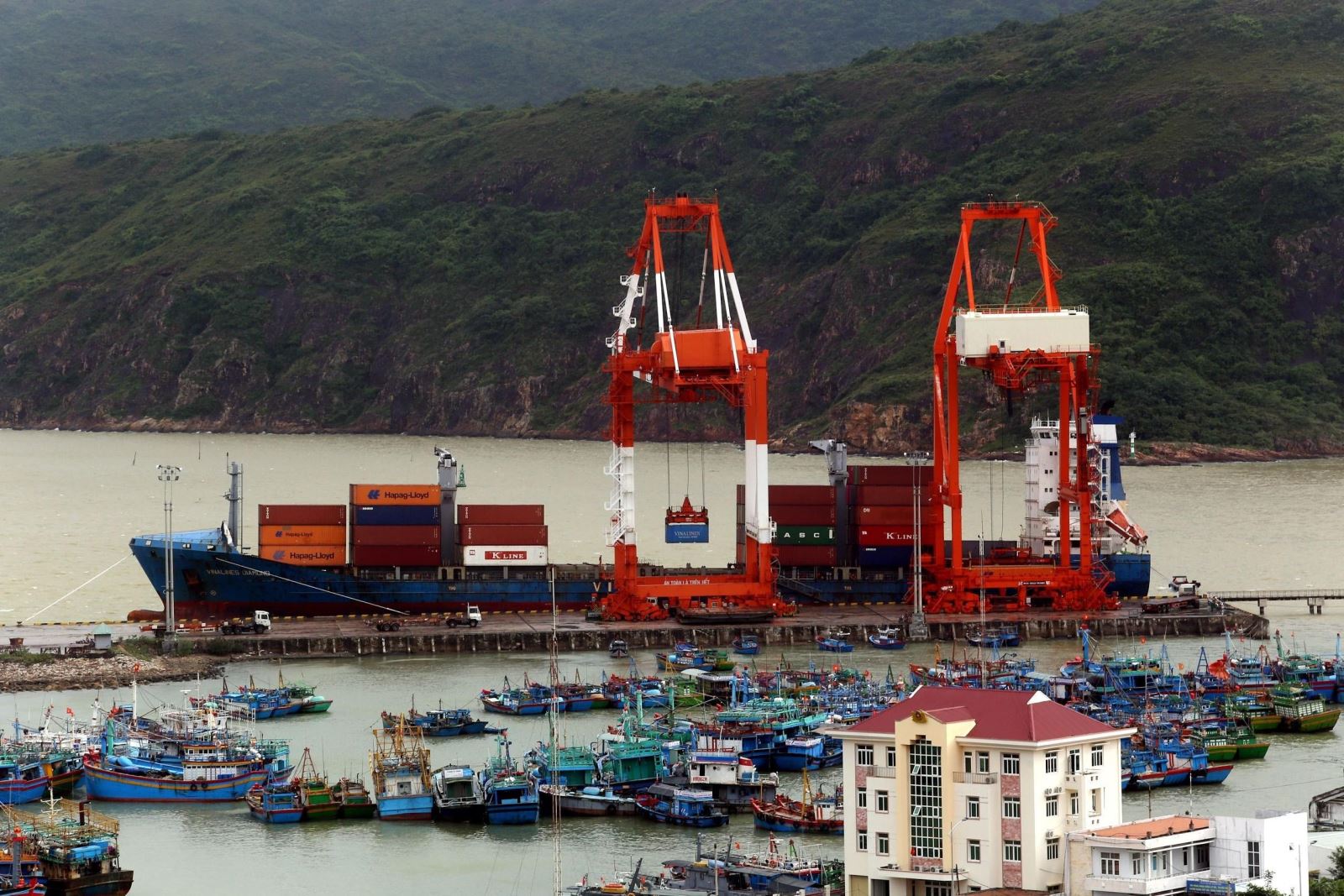 Giảm chi phí logistics, tăng năng lực xuất nhập khẩu hàng hóa - Ảnh 1.