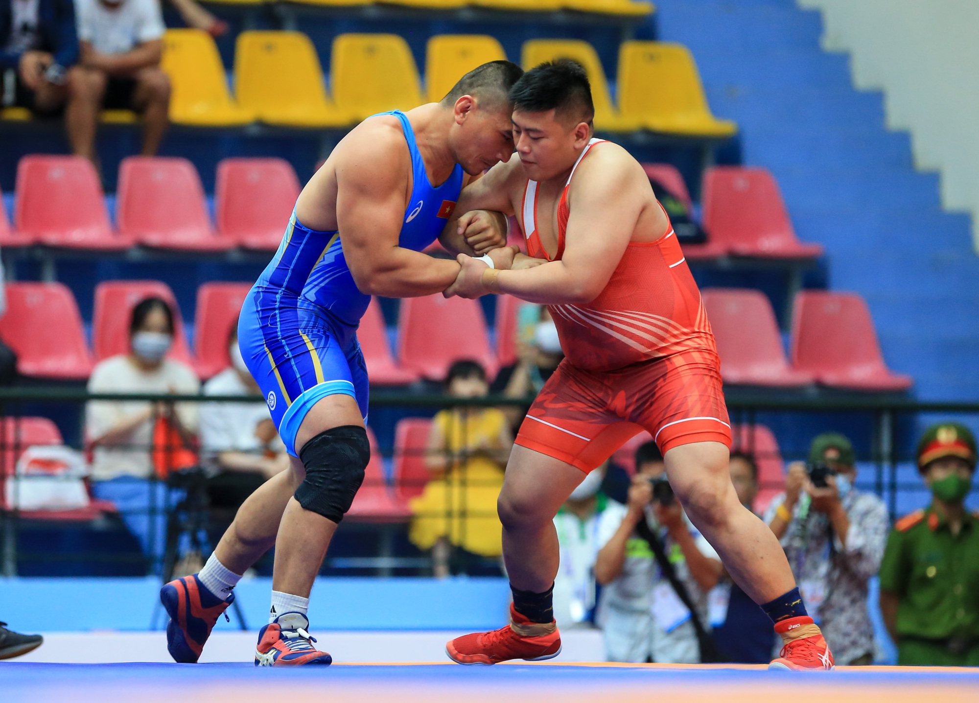 &quot;Người khổng lồ&quot; của thể thao Việt Nam ăn mừng như Ronaldo, giành HCV và lời chia tay SEA Games  - Ảnh 1.