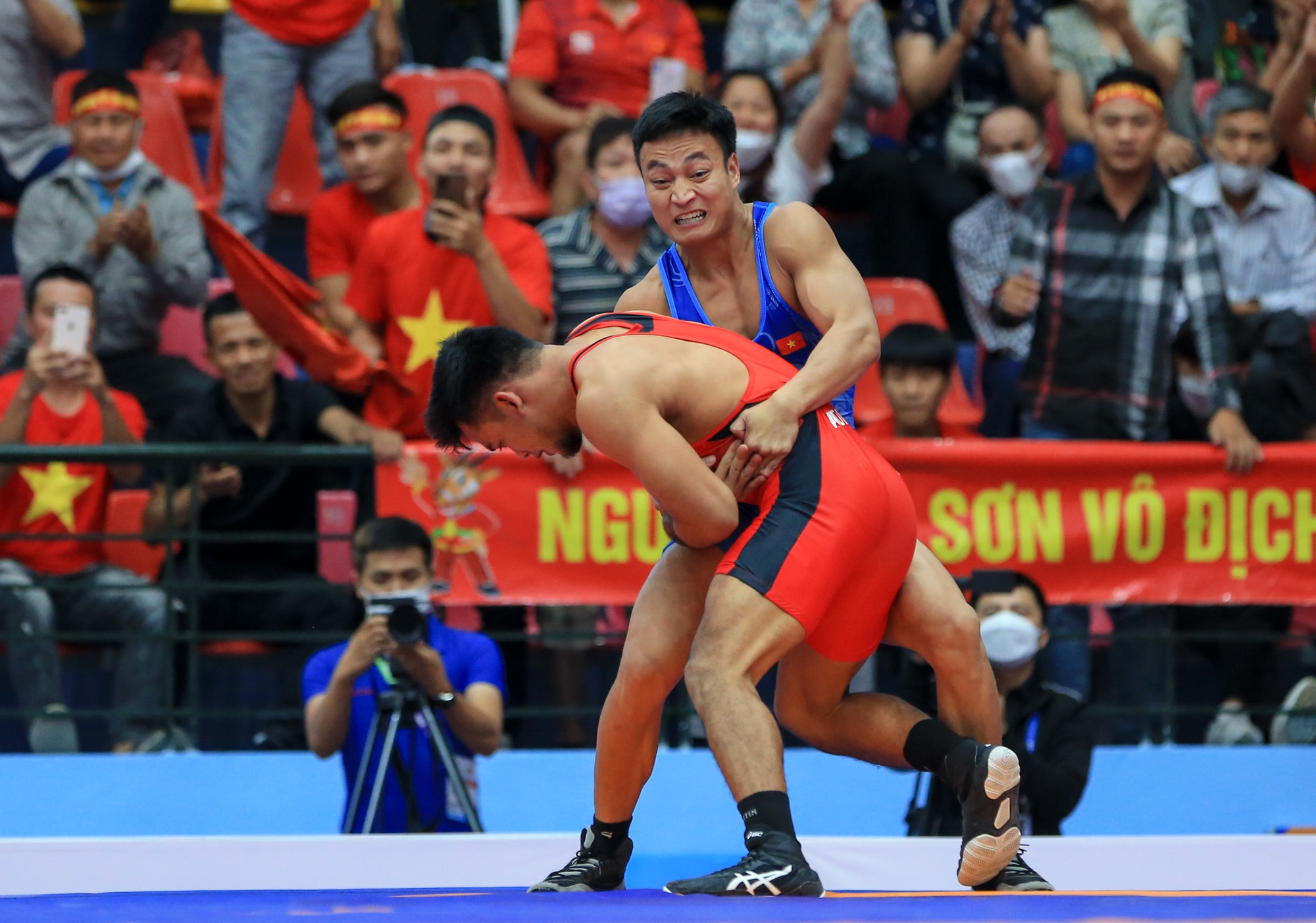&quot;Người khổng lồ&quot; của thể thao Việt Nam ăn mừng như Ronaldo, giành HCV và lời chia tay SEA Games  - Ảnh 11.