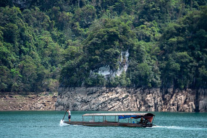 Đi thuyền xuôi sông Gâm, tắm thác giữa rừng già - Ảnh 7.