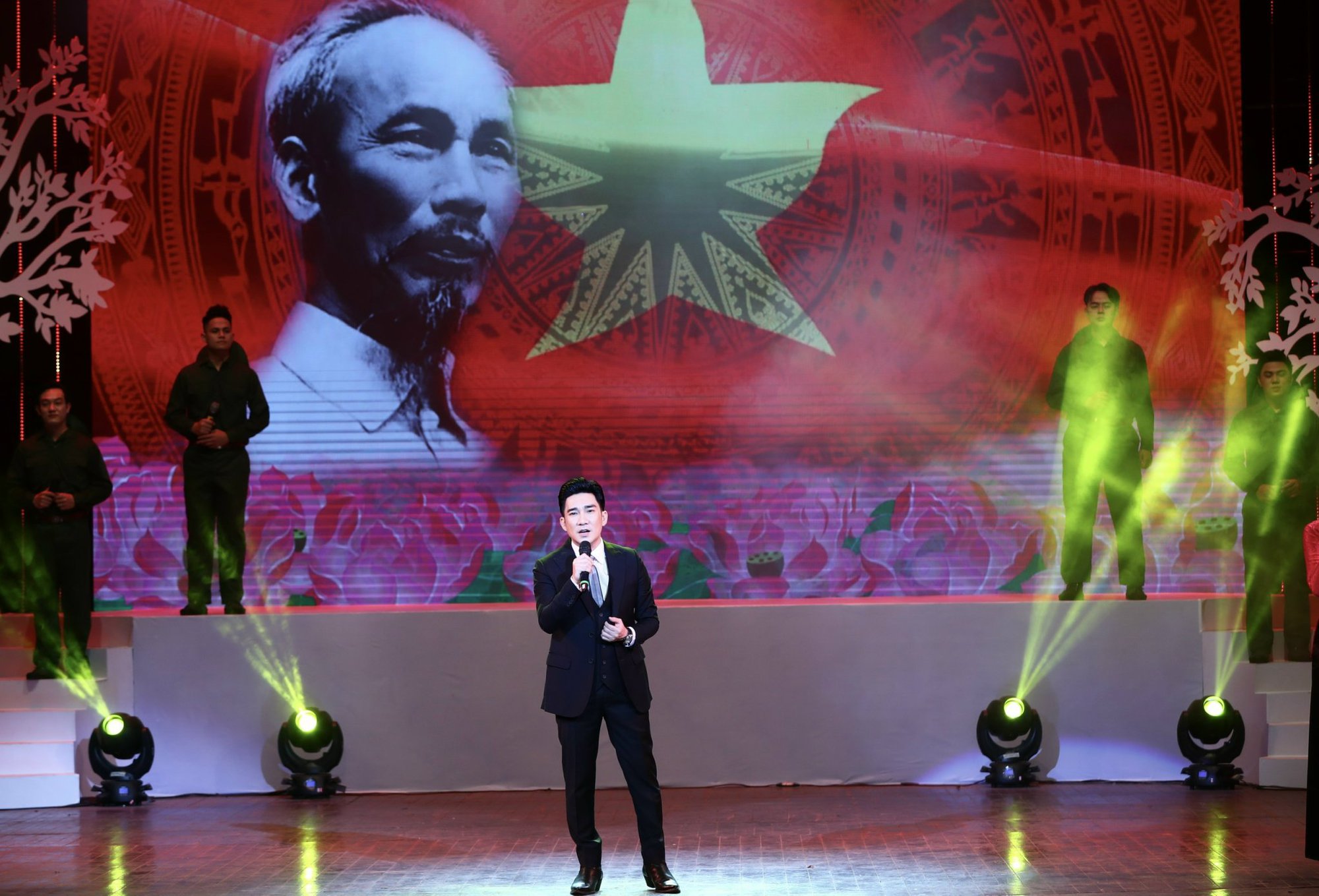 Anh Thơ, Phương Nga, Ploong Thiết… trào dâng xúc cảm khi hát về Bác Hồ kính yêu - Ảnh 8.