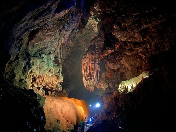 Dòng suối ngầm huyền ảo trong lòng động Ngườm Ngao - Ảnh 19.