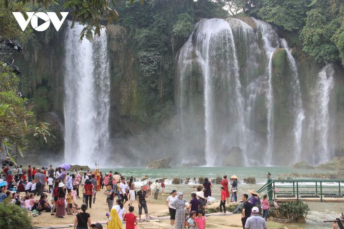 Chiêm ngưỡng vẻ đẹp bốn mùa của thác Bản Giốc - Ảnh 7.