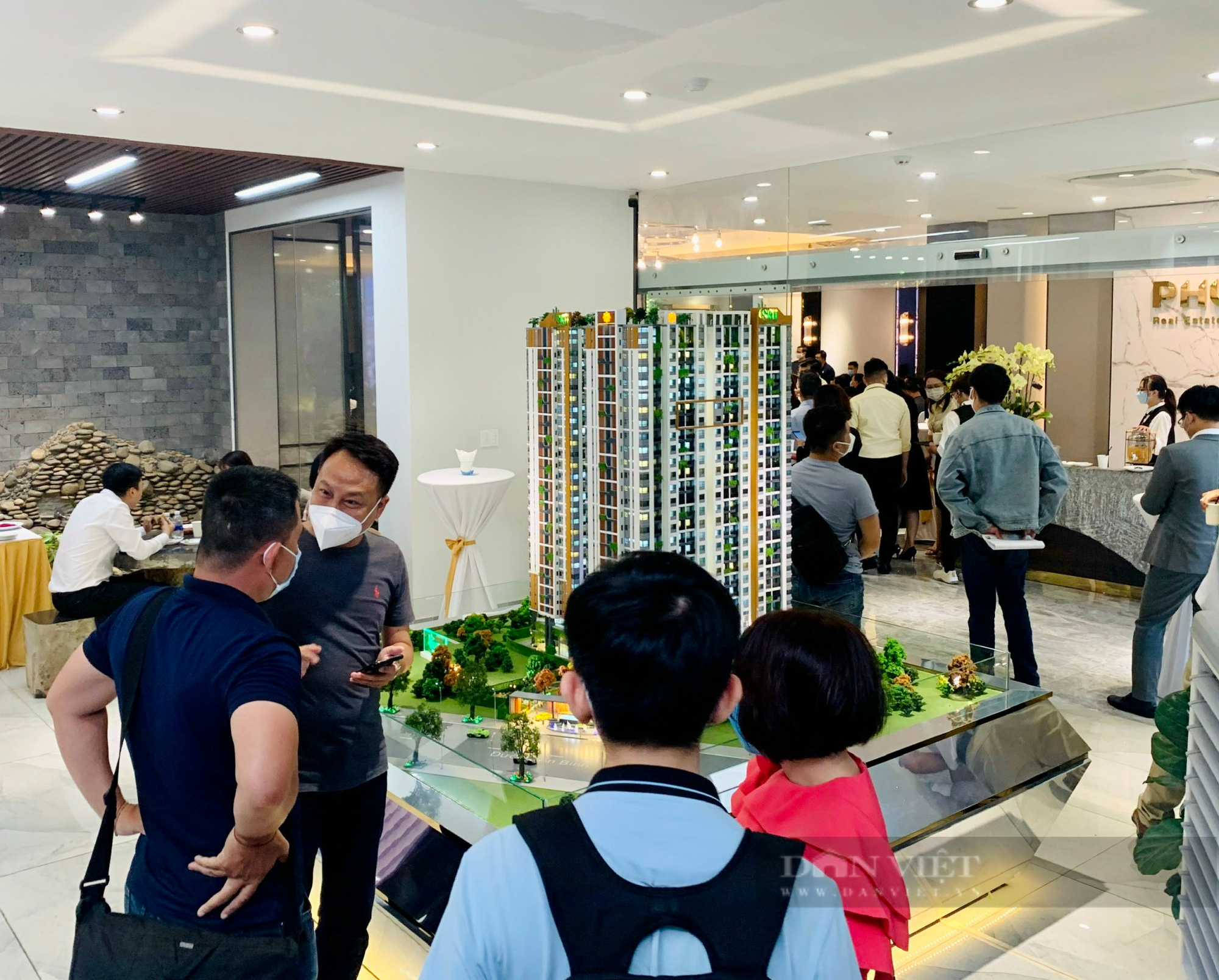Siết tín dụng bất động sản: Thị trường có nguy cơ tắc thanh khoản? - Ảnh 1.