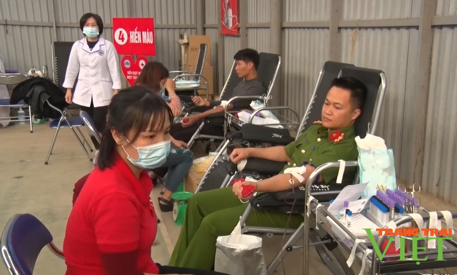 Hội Chữ thập đỏ Sìn Hồ phát huy vai trò nhân đạo - Ảnh 3. Hội Chữ thập đỏ Sìn Hồ phát huy vai trò nhân đạo - Ảnh 3.
