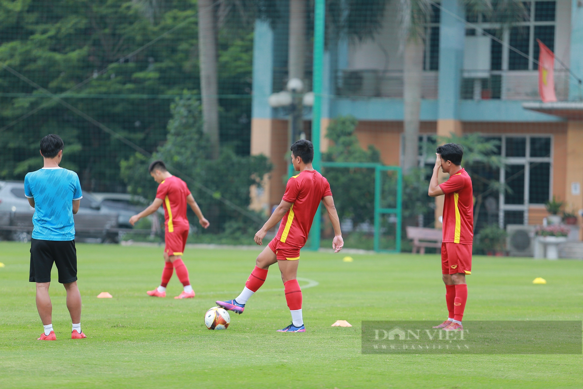 HLV Park Hang-seo không có mặt trong buổi tập của U23 Việt Nam - Ảnh 9.