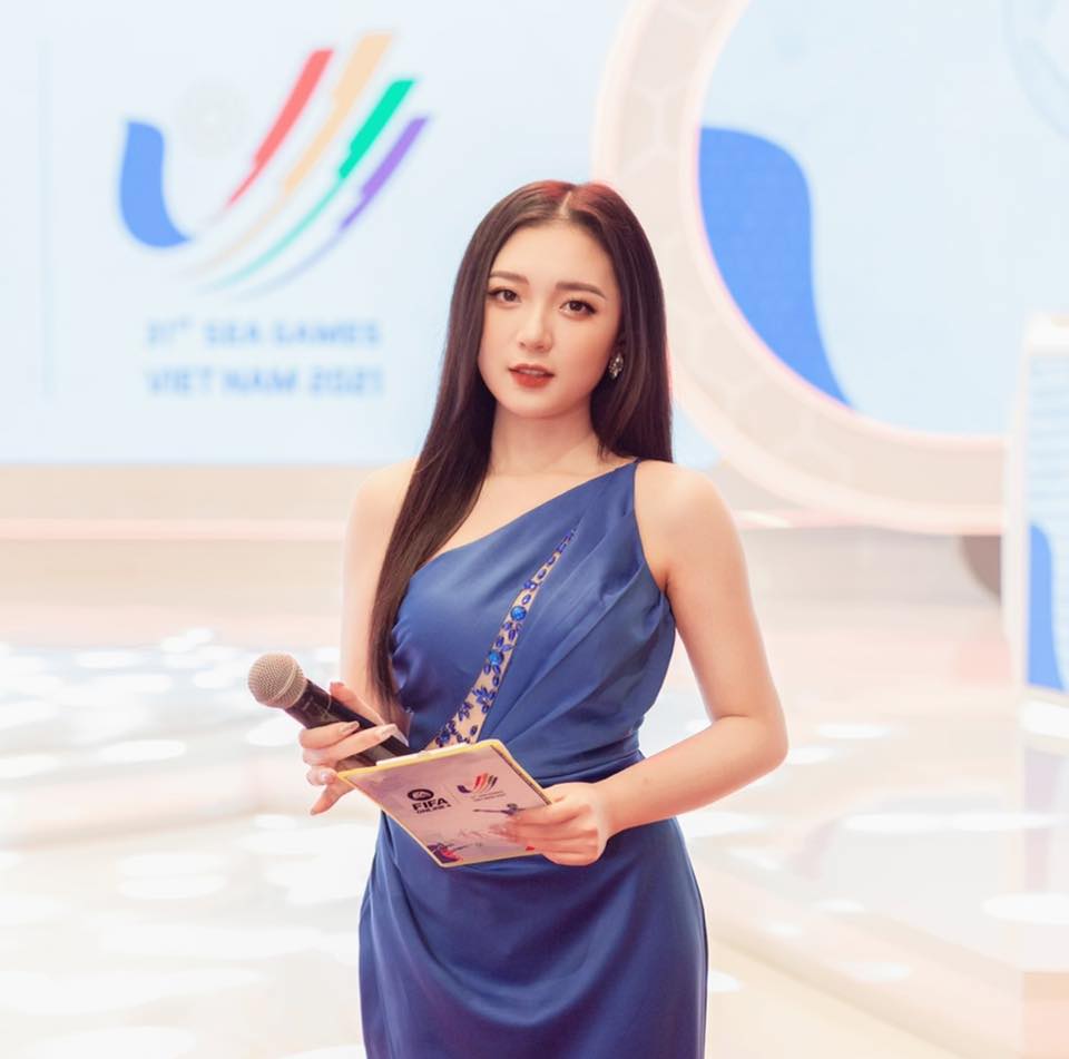 Nữ MC xinh đẹp dẫn dắt Esports: &quot;Tôi dành một tháng để chuẩn bị kỹ lưỡng cho SEA Games 31&quot; - Ảnh 1.