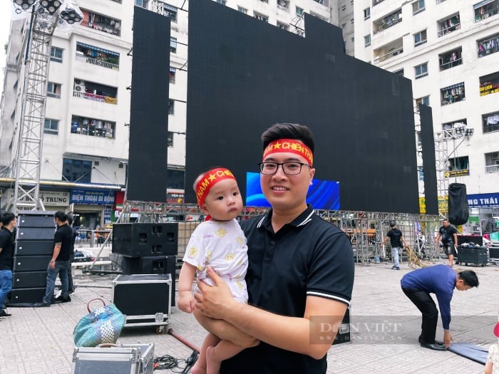 &quot;Chất chơi&quot; bậc nhất Hà Nội, chung cư lắp LED rộng 90m2 cổ vũ 2 trận chung kết bóng đá SEA Games 31 - Ảnh 6.