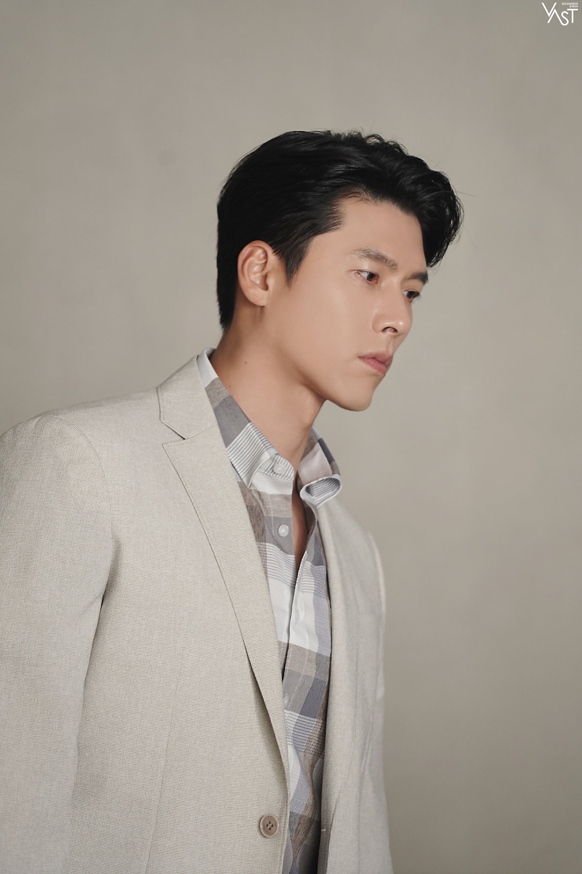Hyun Bin và ngoại hình &quot;cực phẩm&quot; hậu đám cưới với Son Ye Jin - Ảnh 5.