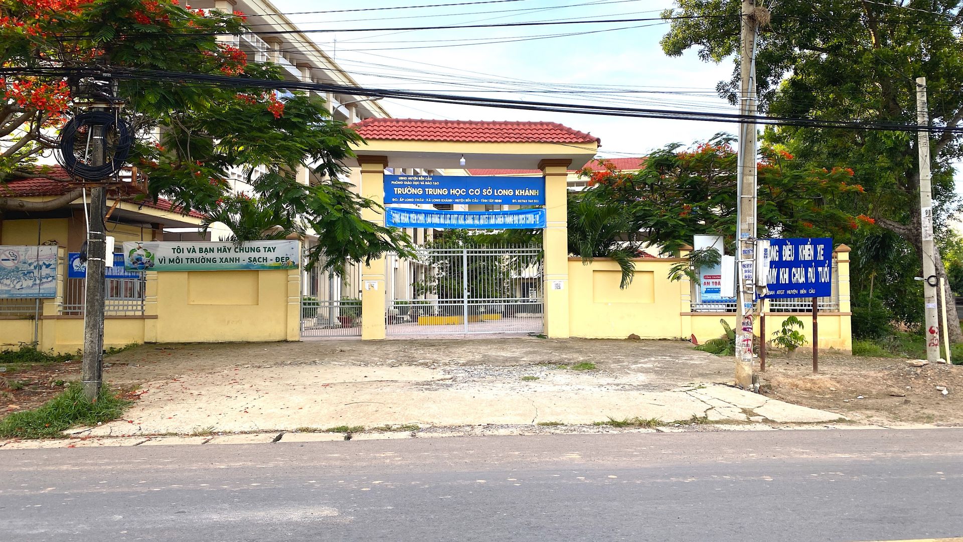 Giáo dục hot nhất: Tạm đình chỉ công tác phó hiệu trưởng bị tố sàm sỡ nữ sinh - Ảnh 2.