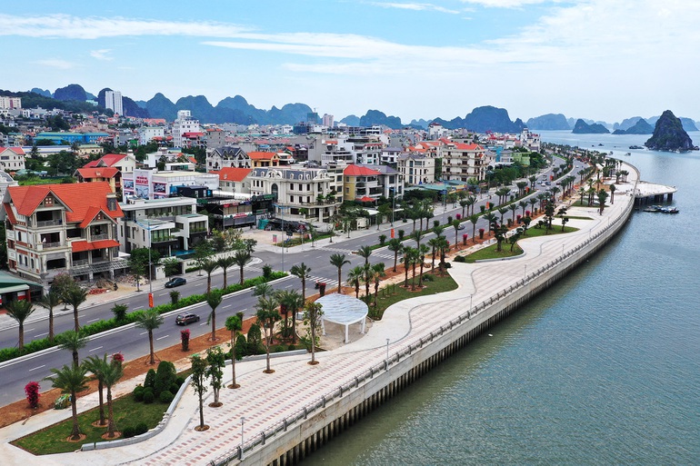 Bất động sản &quot;phố nhà giàu&quot; Hạ Long được &quot;thổi giá&quot; lên tới trăm tỷ đồng - Ảnh 1.